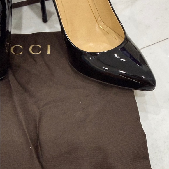 Gucci Women's Black Patent Leather Pointed-Toe stiletto pumps - Picture 4 of 4